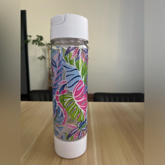 NWT Lilly Pulitzer Water Bottle 24oz - Picture 1 of 5
